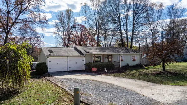 1553 Castell Lane, Hickory, NC 28601