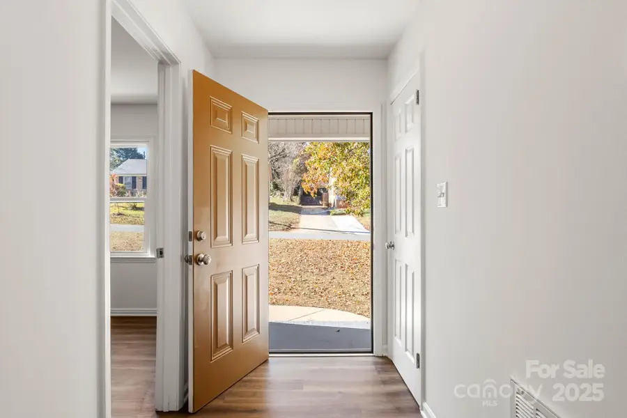 5116 Carriage Drive Circle, Charlotte, NC 28205 - Image #2