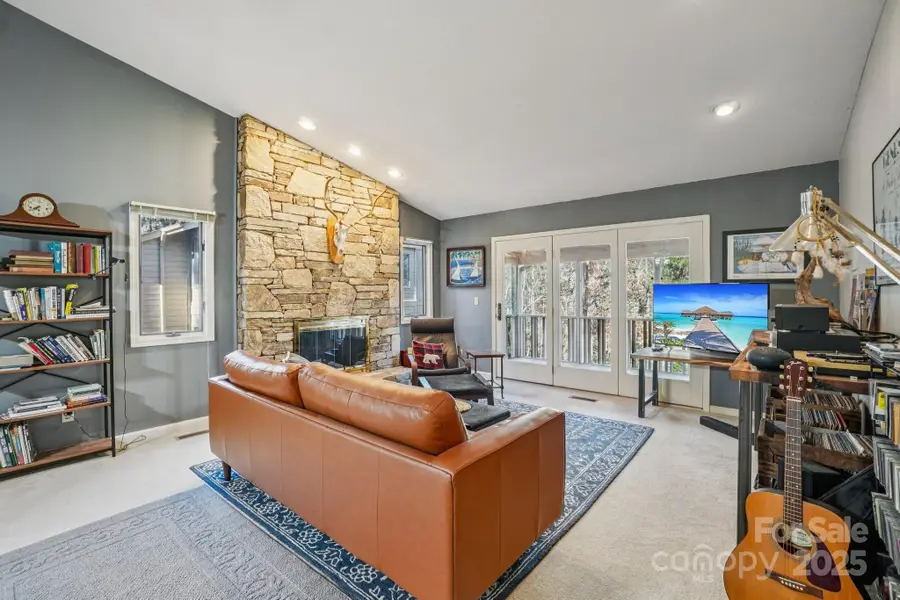 305 N Scarlet Oak Lane, Hendersonville, NC 28791 - Image #3