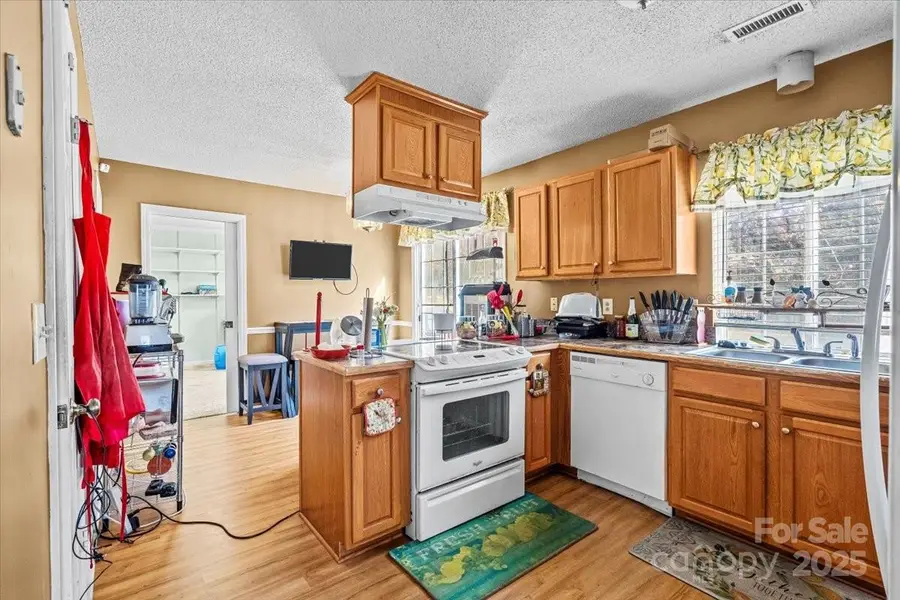 2042 Killarney Place, Charlotte, NC 28262 - Image #3