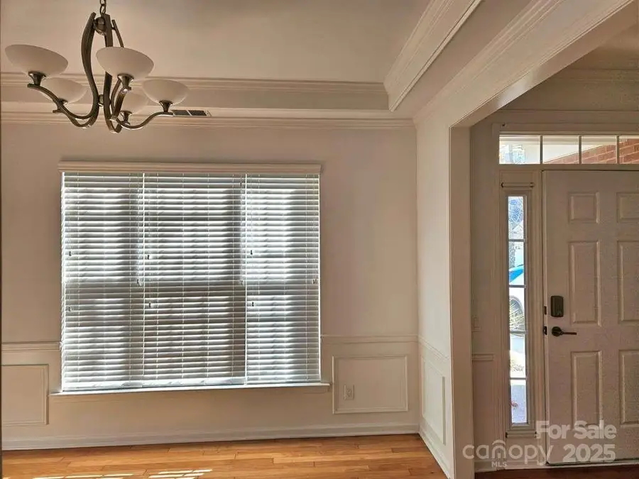 6423 Ridgeview Commons Drive, Charlotte, NC 28269 - Image #2