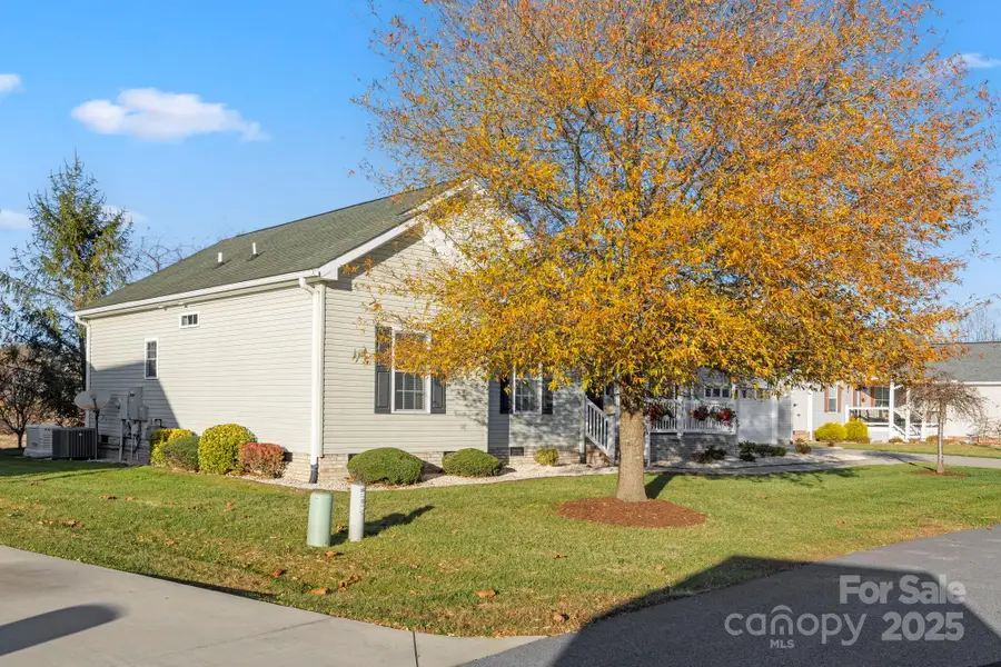 494 Riverwind Drive, Hendersonville, NC 28739 - Image #2