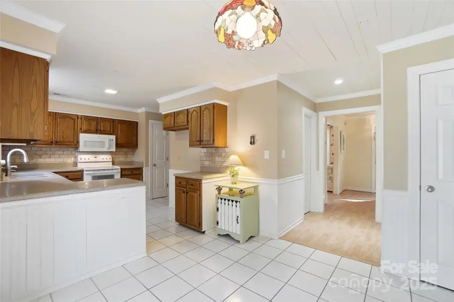 2621 Heathershire Lane, Matthews, NC 28105 - Image #3