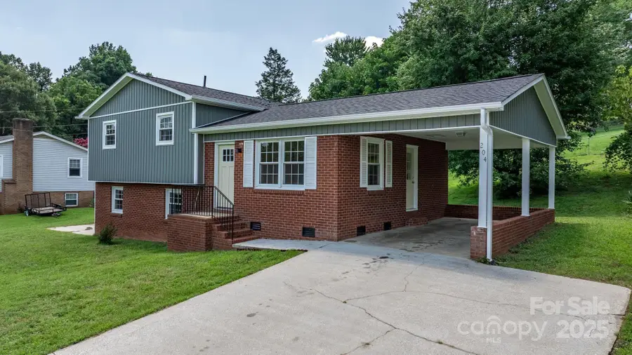 204 Shannonbrook Drive, Newton, NC 28658 - Image #2