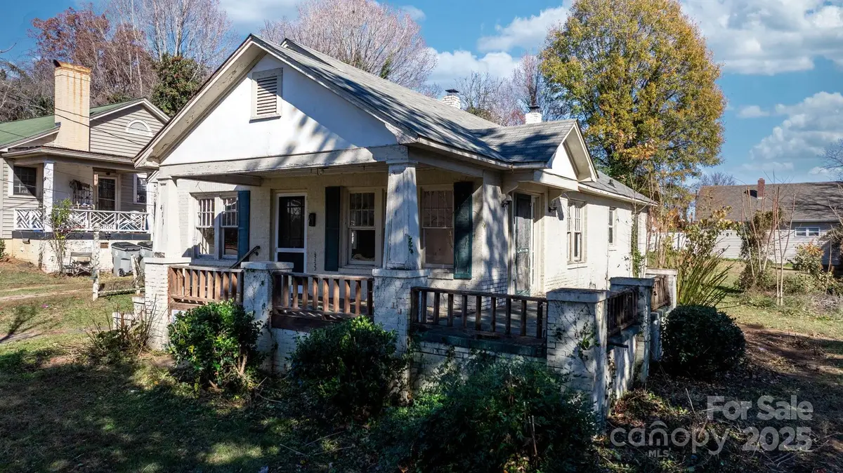411 Mountain View Street Sw, Lenoir, NC 28645 - Image #1