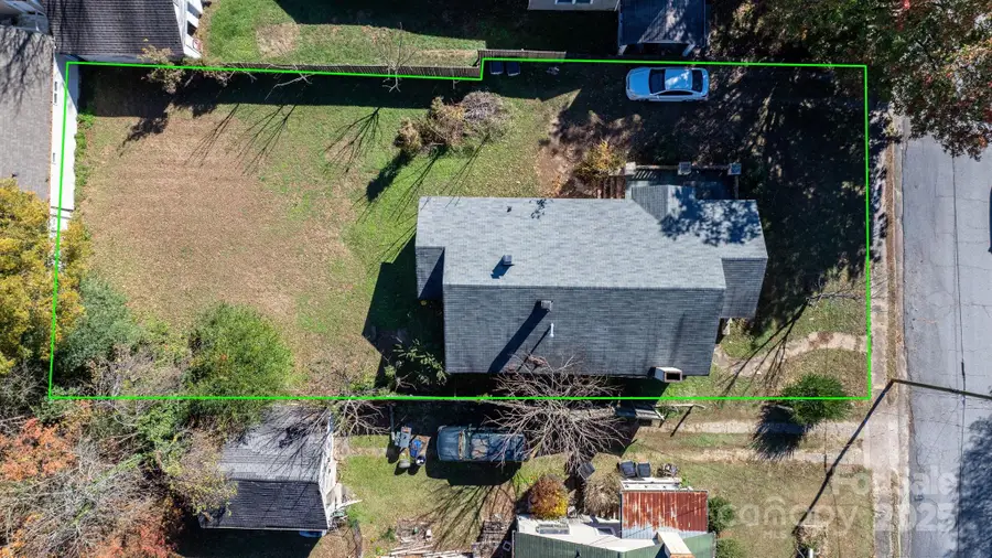 411 Mountain View Street Sw, Lenoir, NC 28645 - Image #2