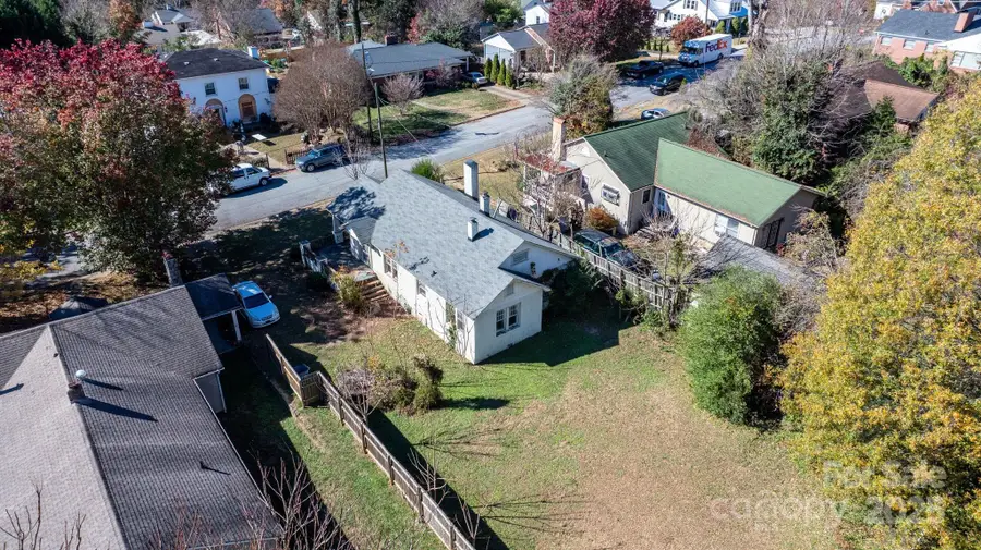 411 Mountain View Street Sw, Lenoir, NC 28645 - Image #3