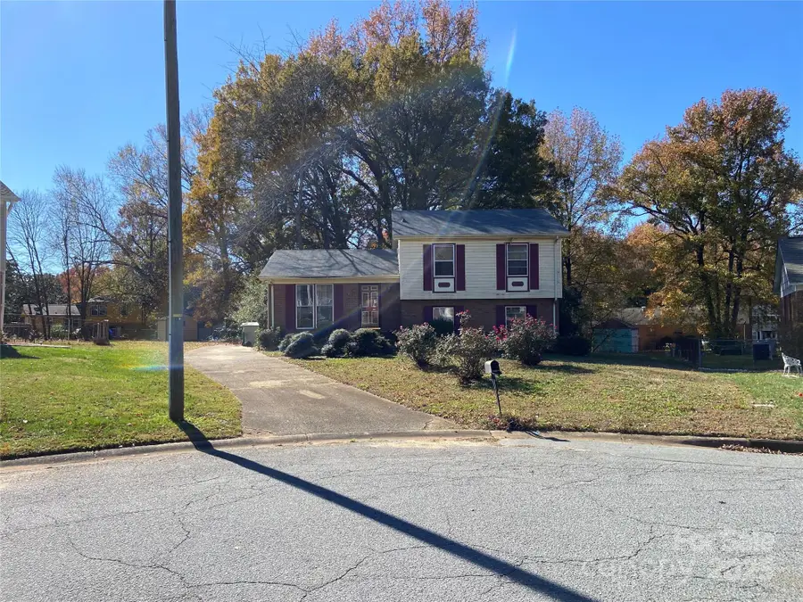 305 Red Roan Place, Charlotte, NC 28215 - Image #2