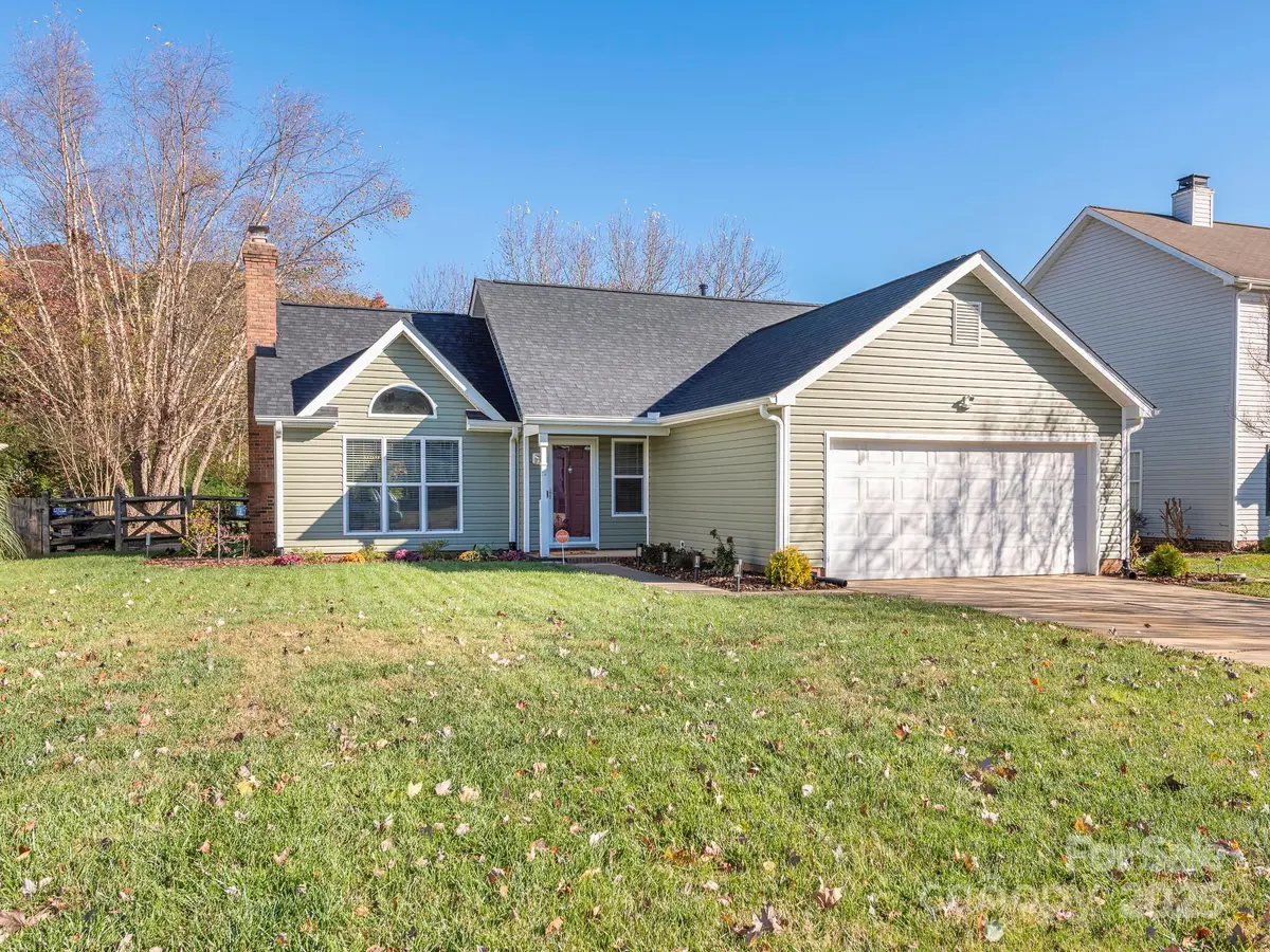 3930 Huntmeadow Drive, Charlotte, NC 28269 - Image #1