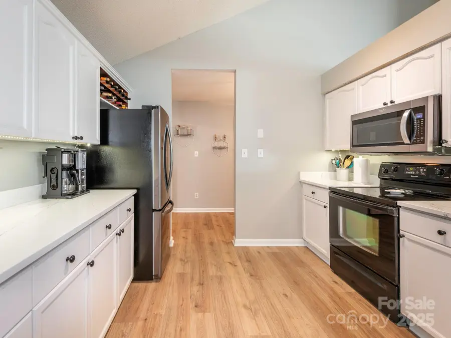 3930 Huntmeadow Drive, Charlotte, NC 28269 - Image #3