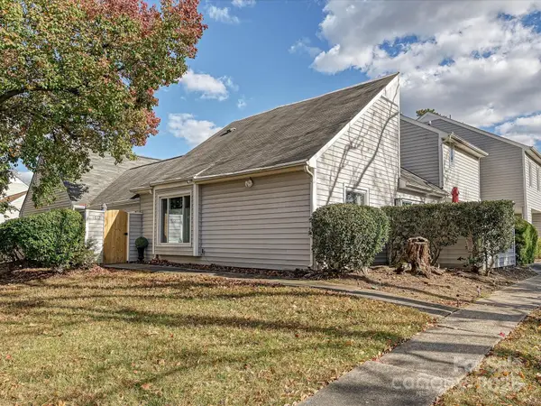 1612 Hollow Drive, Charlotte, NC 28212