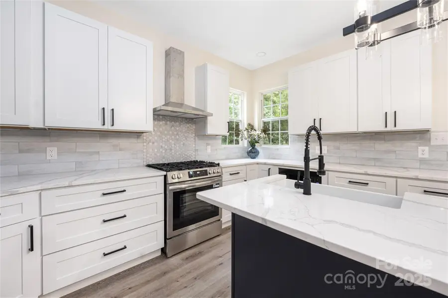 402 Sardis Road N, Charlotte, NC 28270 - Image #2