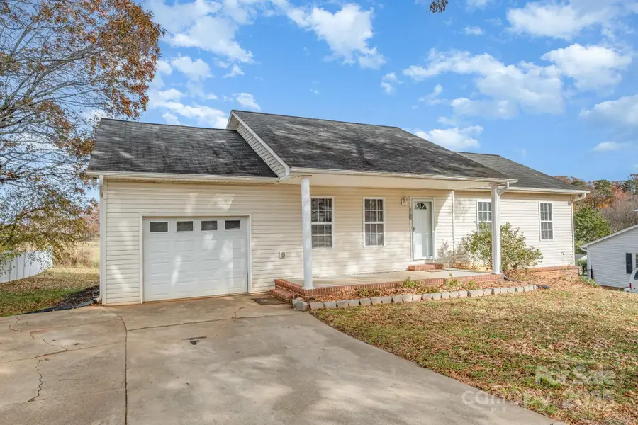 4980 Forest Ridge Drive, Hickory, NC 28602 - Image #2