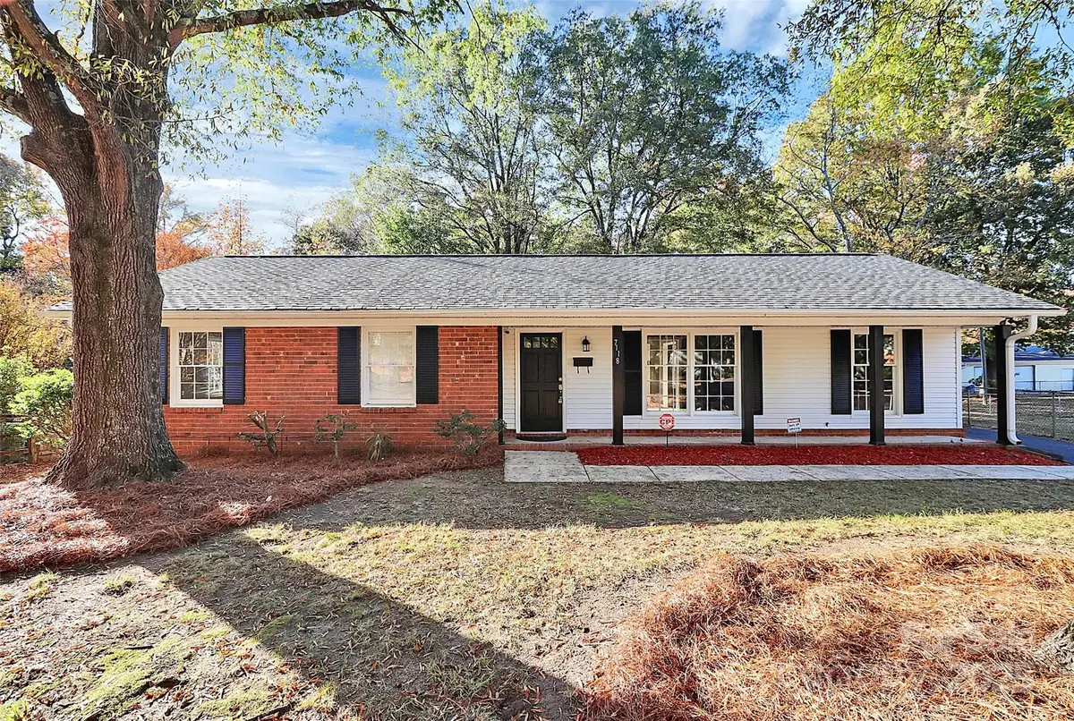 7118 April Ridge Lane, Charlotte, NC 28215 - Image #1