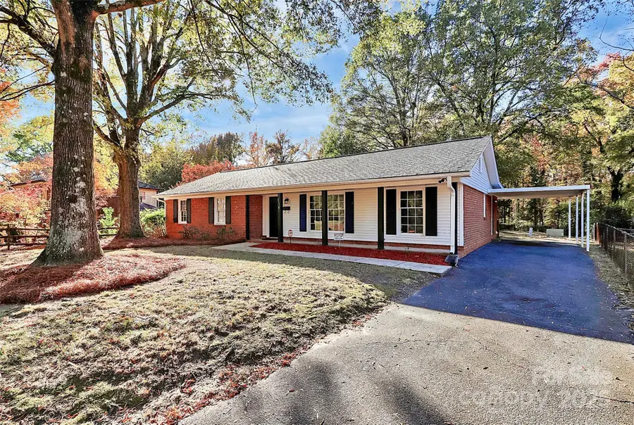 7118 April Ridge Lane, Charlotte, NC 28215 - Image #2