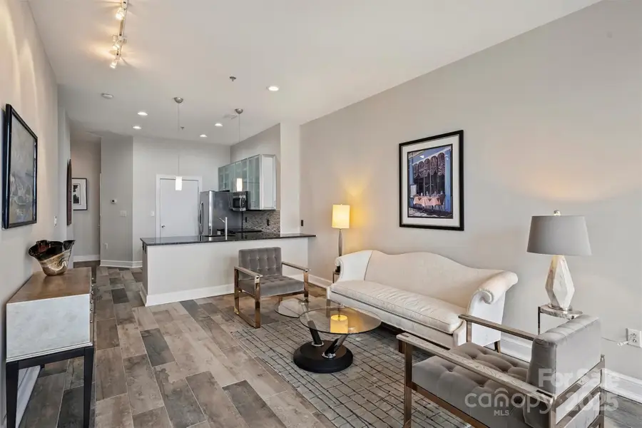 333 W Trade Street #2702, Charlotte, NC 28202 - Image #3