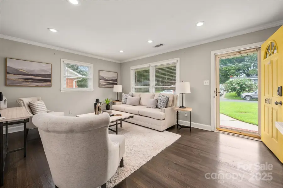 6801 Starcrest Drive, Charlotte, NC 28210 - Image #3