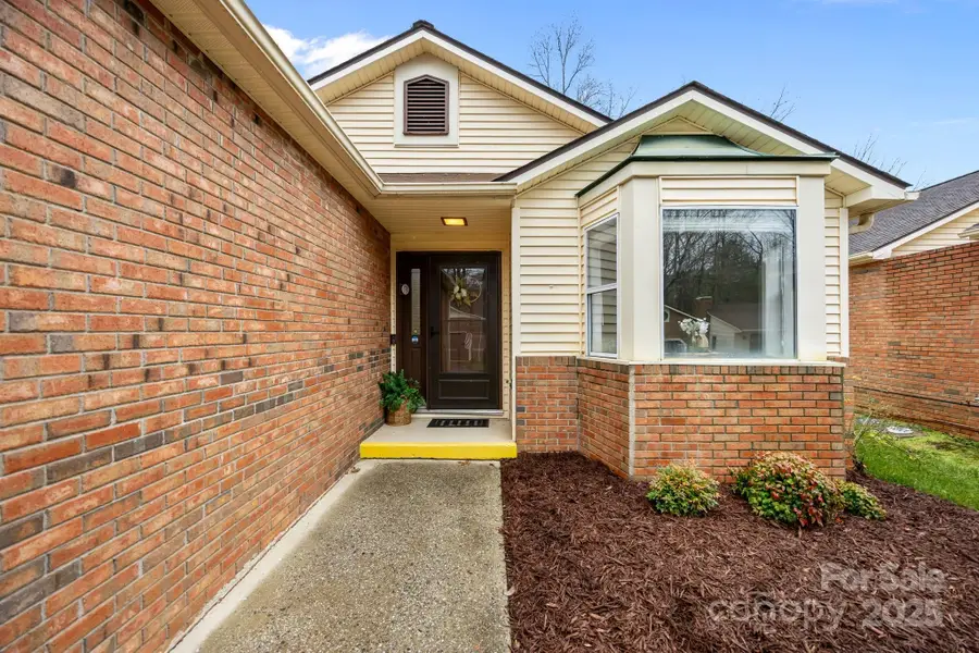 125 Exeter Court, Hendersonville, NC 28791 - Image #2