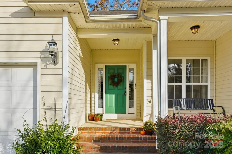 912 Gold Finch Circle, Fort Mill, SC 29715 - Image #2