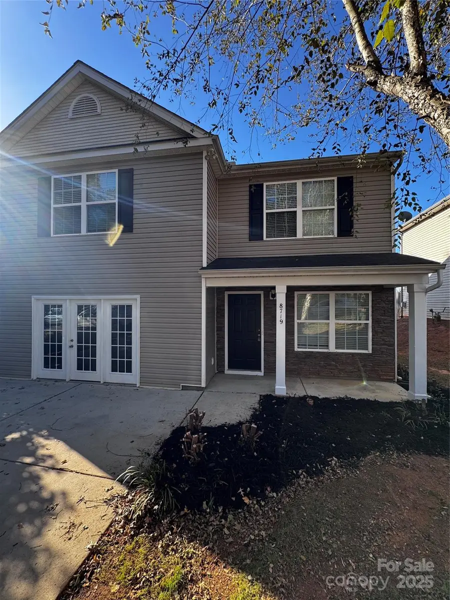 8719 Oak Drive Ne, Charlotte, NC 28269 - Image #2