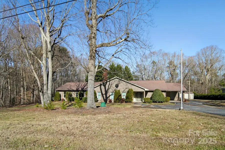 1015 Elizabeth Drive, Dallas, NC 28034 - Image #2