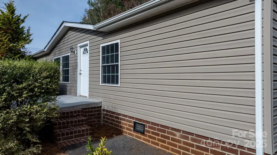 5499 Pembrooke Drive, Granite Falls, NC 28630 - Image #3