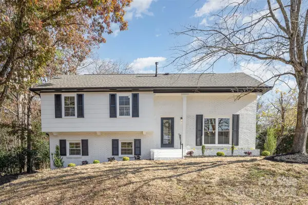 7329 Thorncliff Drive, Charlotte, NC 28210