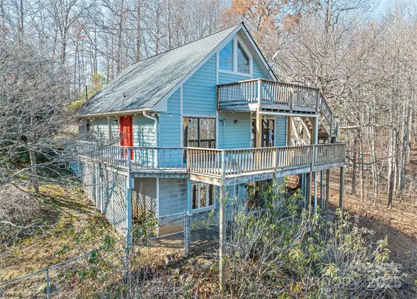 1350 Davis Mountain Road, Hendersonville, NC 28739