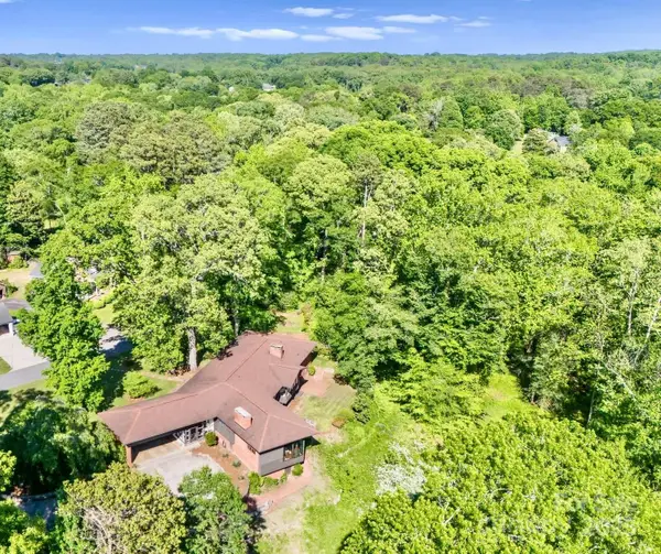 916 E Park Drive, Lincolnton, NC 28092