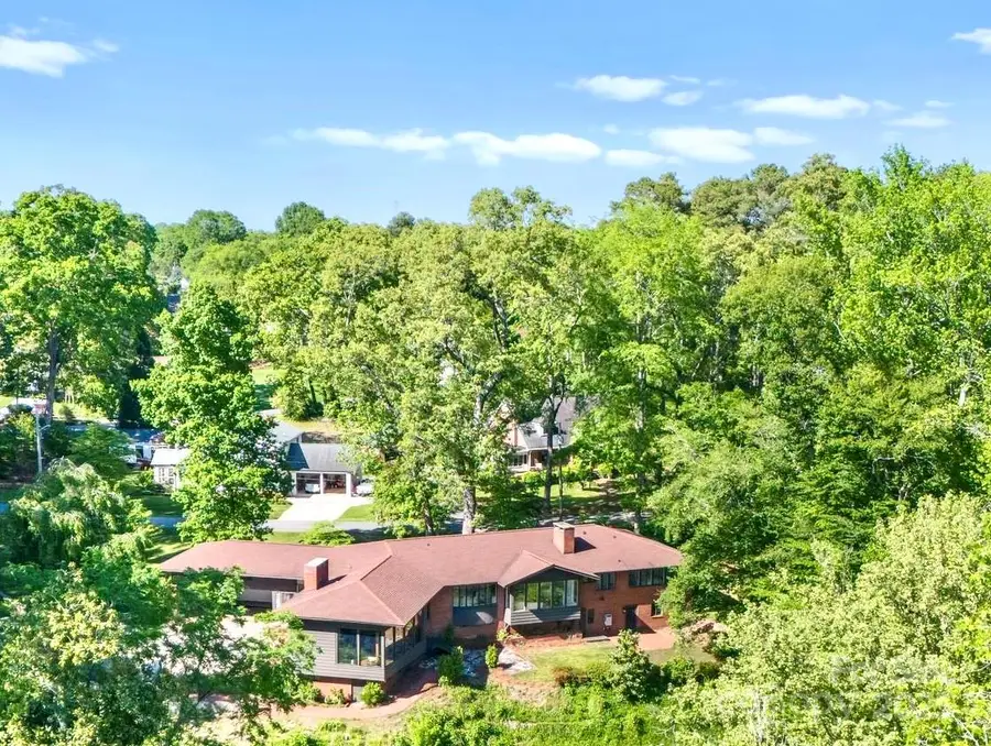 916 E Park Drive, Lincolnton, NC 28092 - Image #2