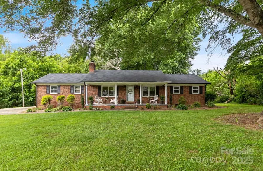 1059 Fairway Drive, Newton, NC 28658 - Image #2