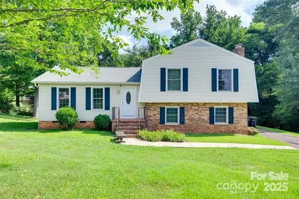810 Applegate Court, Gastonia, NC 28054