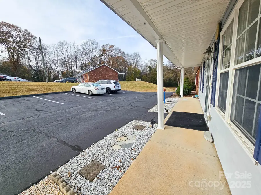 128 24th Street Ne, Hickory, NC 28601 - Image #3