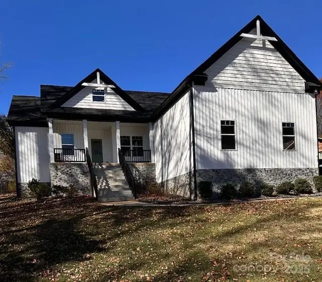 915 Brookwood Court, Statesville, NC 28677 - Image #1