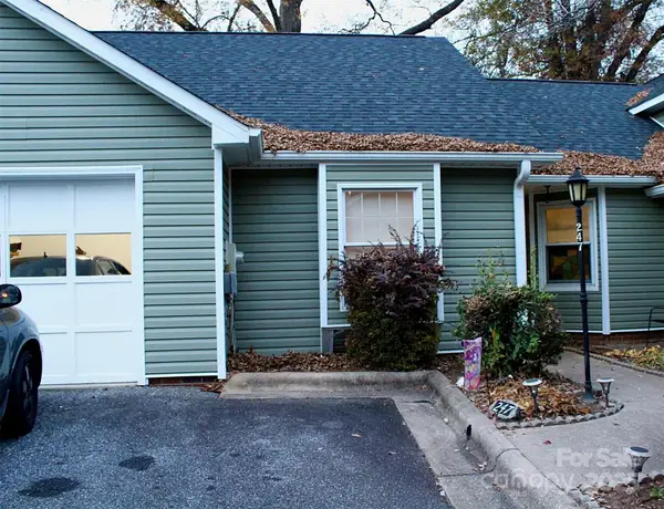 247 5th Avenue Ne #8, Hickory, NC 28601