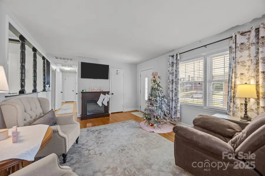 6621 Starcrest Drive, Charlotte, NC 28210 - Image #3