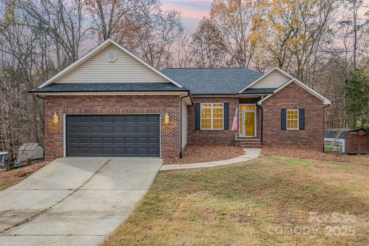 8814 Oldenburg Drive, Mount Pleasant, NC 28124 - Image #1