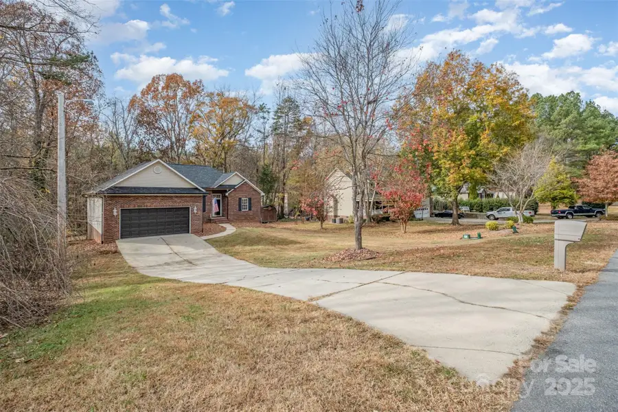 8814 Oldenburg Drive, Mount Pleasant, NC 28124 - Image #3
