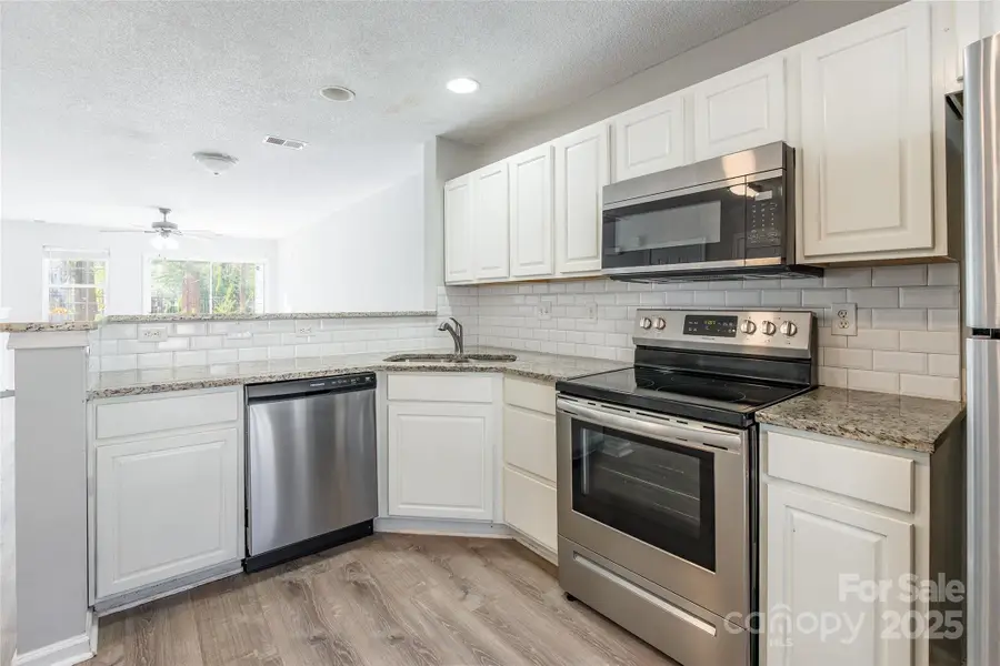 6856 Cypress Tree Lane, Charlotte, NC 28215 - Image #2