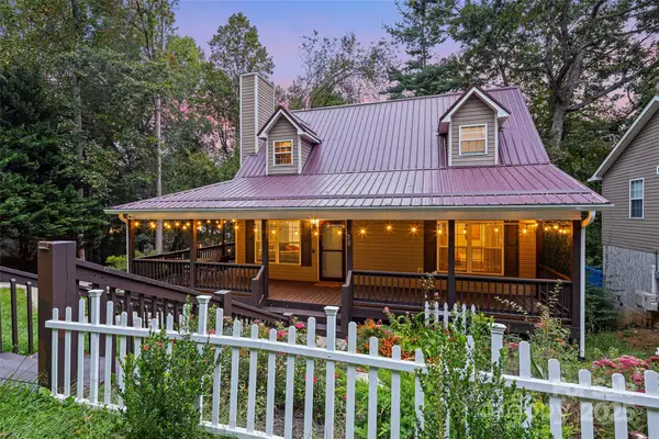 28 Grove Garden Avenue, Candler, NC 28715