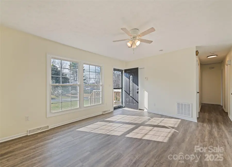 129 Willowbrook Road, Hendersonville, NC 28792 - Image #3