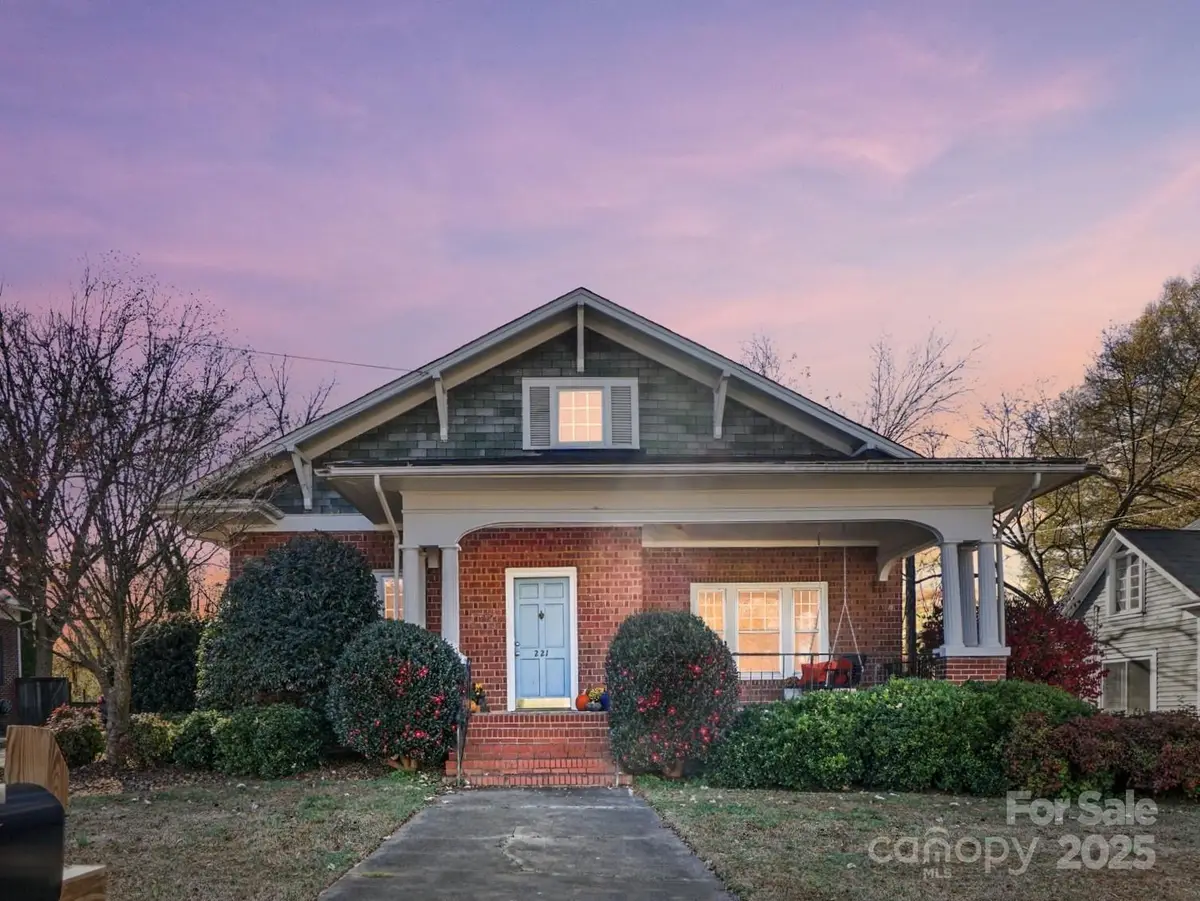 221 N Patterson Street, Statesville, NC 28677 - Image #1