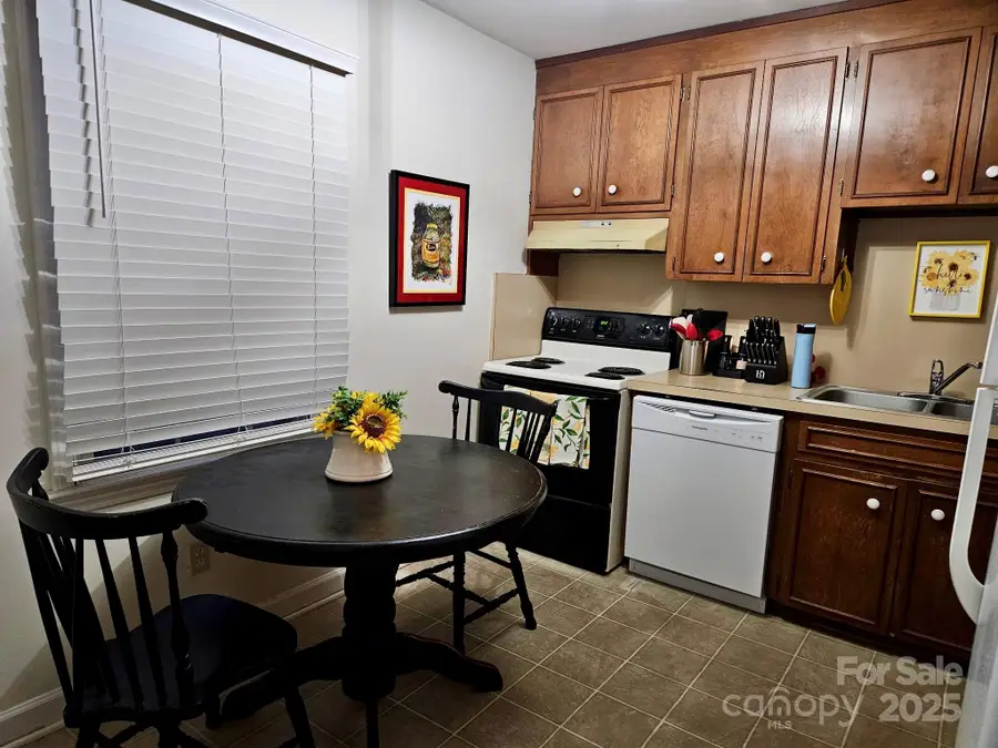 1335 12th Street Drive Nw, Hickory, NC 28601 - Image #3