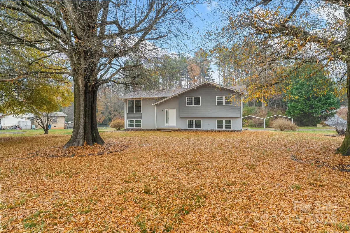 2210 24th Street Circle Ne, Hickory, NC 28601 - Image #1