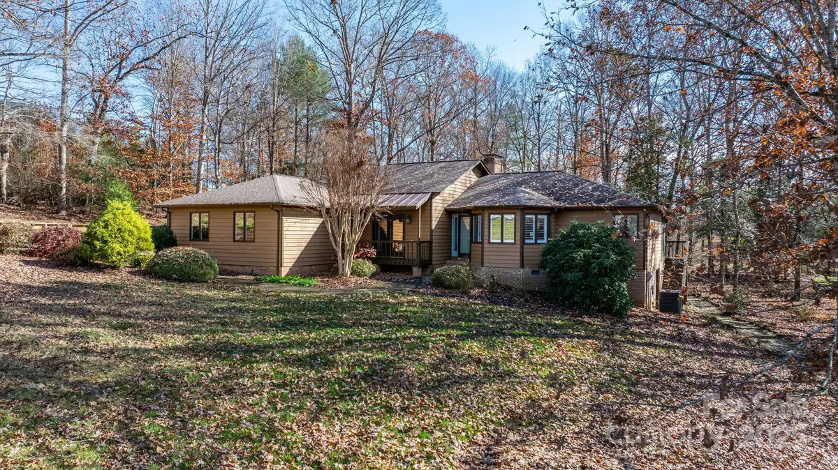 515 N Shore Drive, Hickory, NC 28601 - Image #1