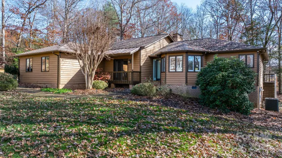 515 N Shore Drive, Hickory, NC 28601 - Image #2