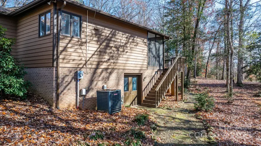 515 N Shore Drive, Hickory, NC 28601 - Image #3