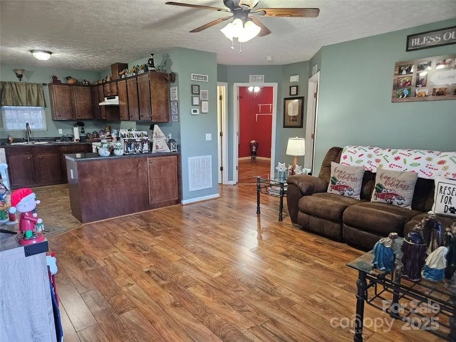 951 Cypress Court Nw, Lenoir, NC 28645 - Image #3