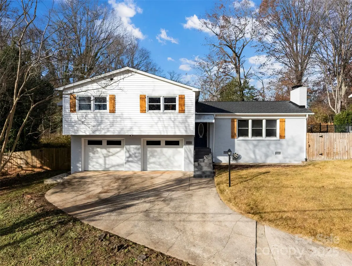 1905 10th Street Place Nw, Hickory, NC 28601 - Image #1