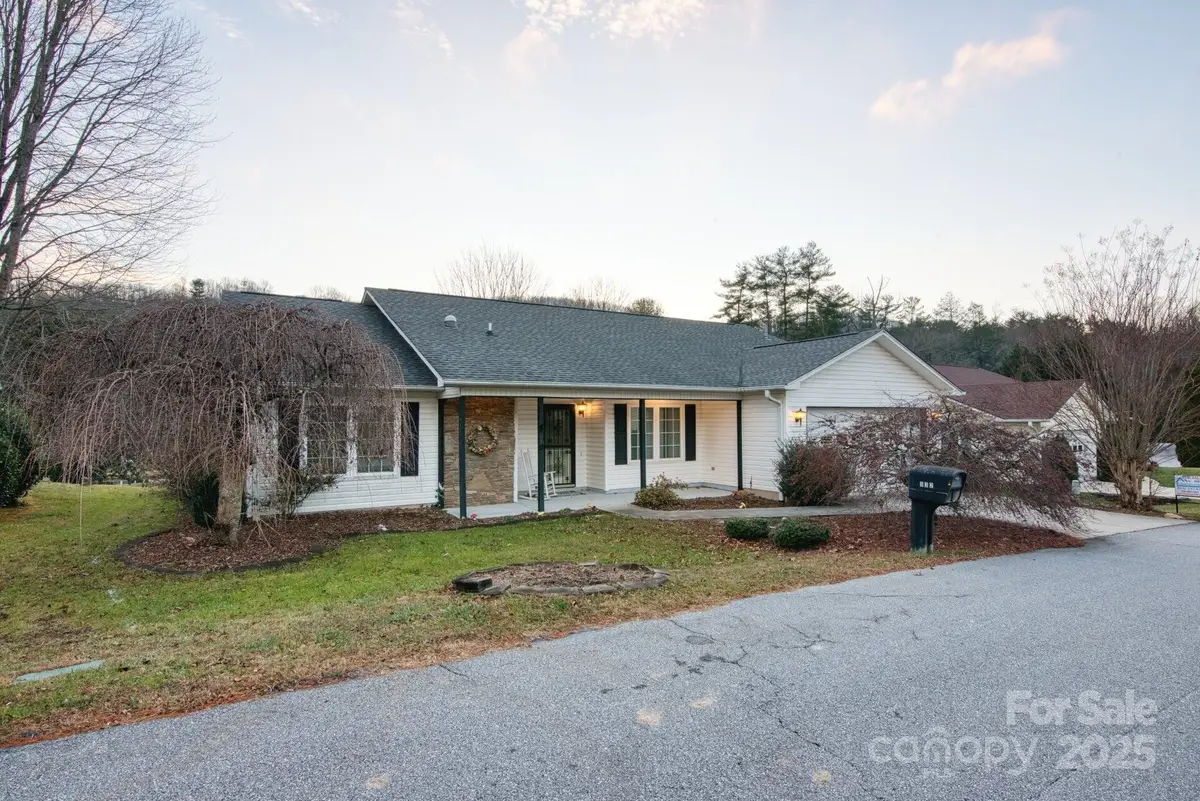532 Woodfield Lane, Hendersonville, NC 28791 - Image #1